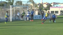 Faz tudo? Gil faz gol, dá assistência e passes em treino