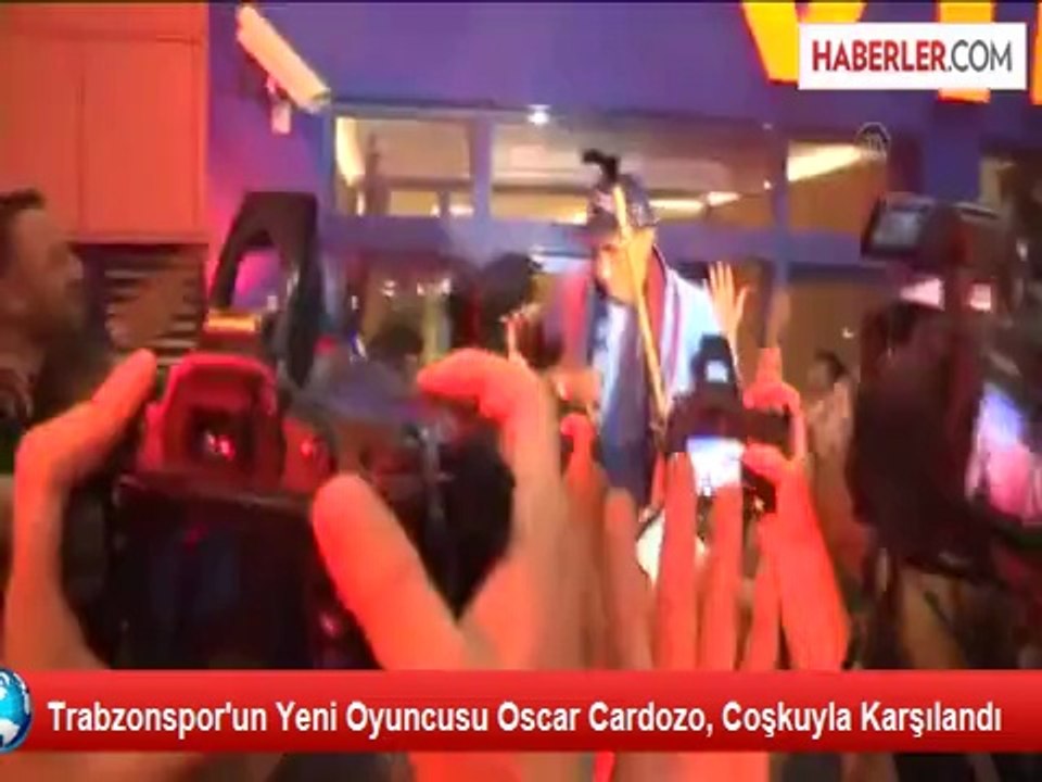 Trabzonspor'un Yeni Oyuncusu Oscar Cardozo, Coşkuyla Karşılandı