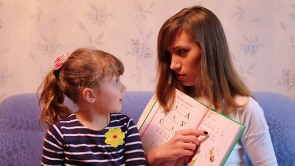 Читаем буквы,слоги и слова по букварю. Работа с логопедом.