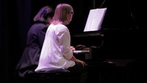 Isabelle Stella et ese élèves en concert autour de 2 pianos, à Paris, mairie du 9ème