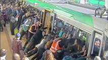 Accident de métro en Australie : les passagers poussent le métro pour libérer la jambe du blessé!