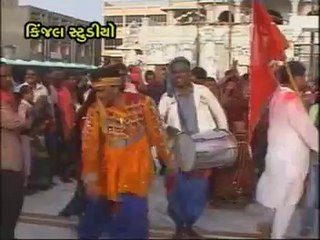 Ude Abil Gulal Amba - Singer - Bhikhudan Gadhavi,Bhupatsinh Vaghela - Album - Ambema Ni Amarchundadi