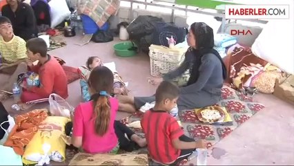 Sincar'da Işid Tehditinden Kaçan Yüzlerce Iraklı Bir Depoya Sığındı 1