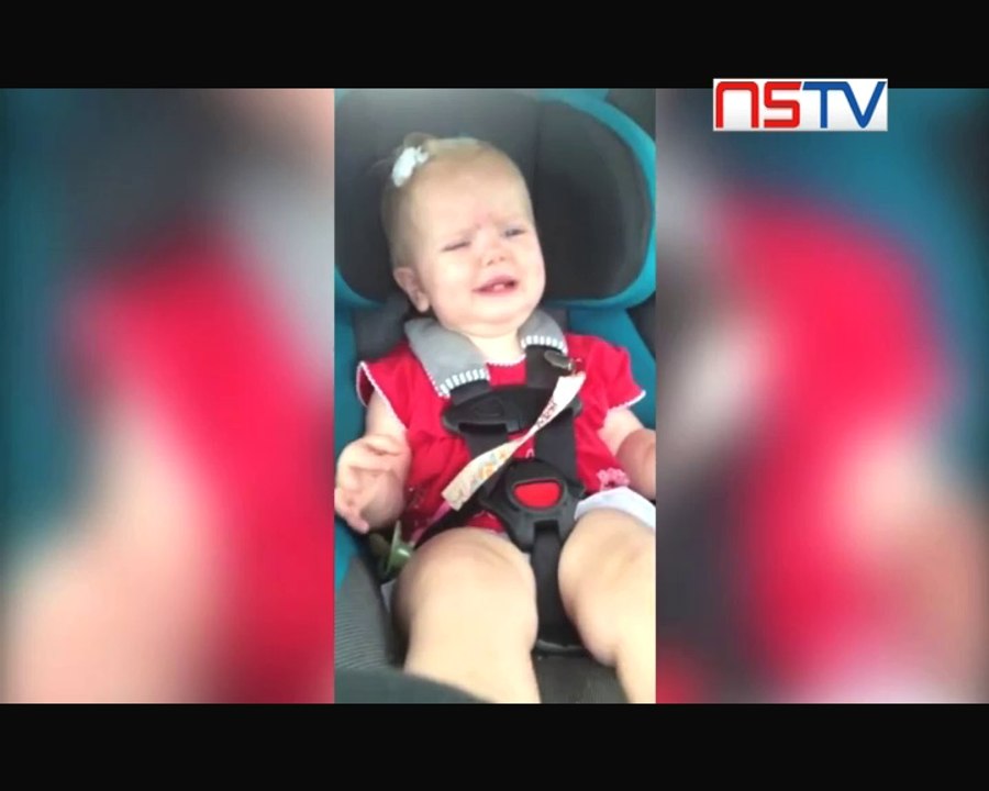 Baby dances and laugh at Katy Perry Song
