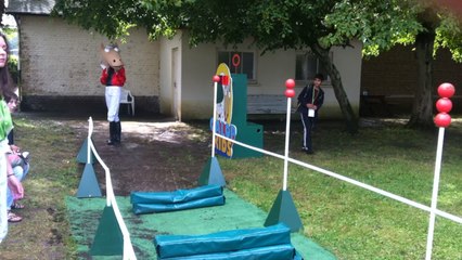 Jeunes à l'hippodrome avec le secours populaire