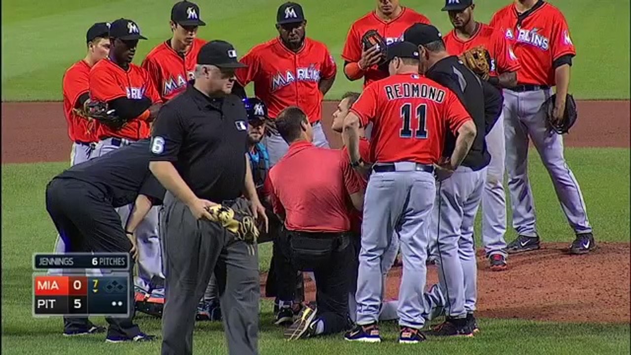 Jogador fica "bobo" ao levar bolada na cabeça em jogo de beisebol