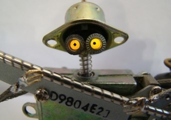 Tiny Metal Figures Make Robotic Music