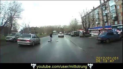 Strange - Car Accident - No problem ( nữ sinh bị ô tô đâm thoát chết may mắn 2014).