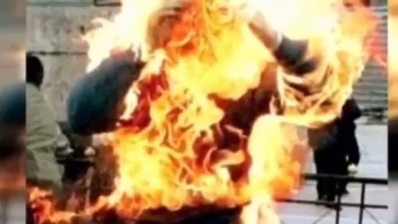 جزائر بوتفليقة 2012 شباب يحرق نفسه بين الحقرة والضياع
