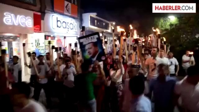 AK Parti İl Gençlik Kolları'ndan Erdoğan'a destek yürüyüşü -