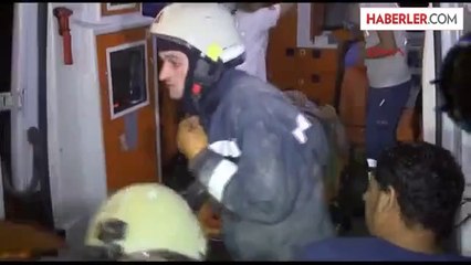 Fatih'te Eski Bir Binada Çökme: 4 Yaralı