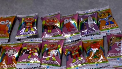 アンパンマン ギフトボックス（チョコレート、グミ、キャンディ、ビスケット）