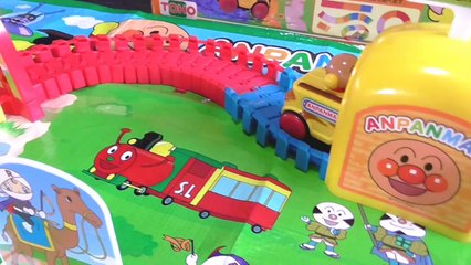 アンパンマン おもちゃ コロコロ つなげてくねくねロード バイキン城にきをつけろ！