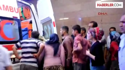 Anne ile Kızı Kazada Yaralandı, Yakınları Ambulansa Saldırdı