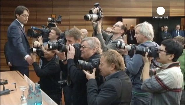 ECB keeps rates low, worried by eurozone recovery risks from Ukraine