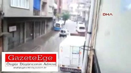 İzmir'de sele kapılan genç öldü.