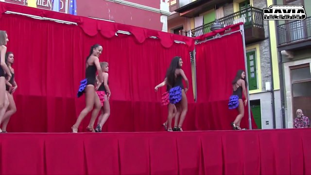 Grown woman - Festival Verano 2014 Las Zapatillas Rojas