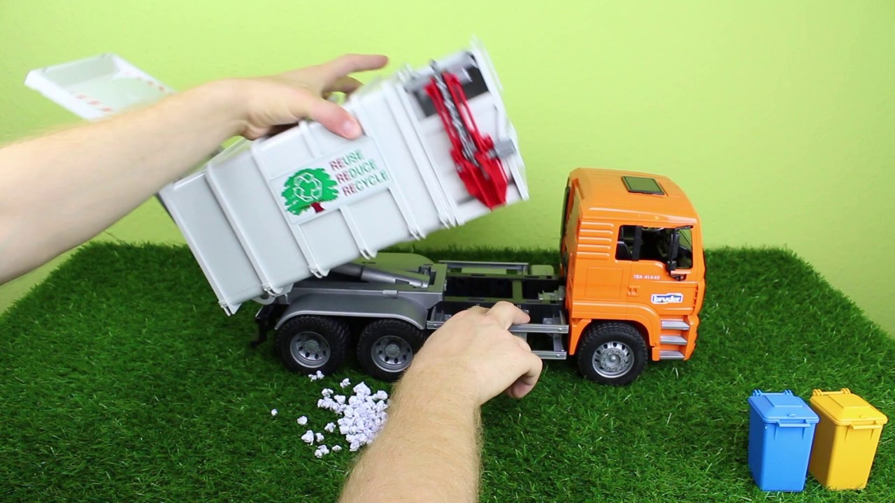 Bruder Müllwagen 02761 (Seitenlader)