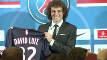 PSG apresenta David Luiz