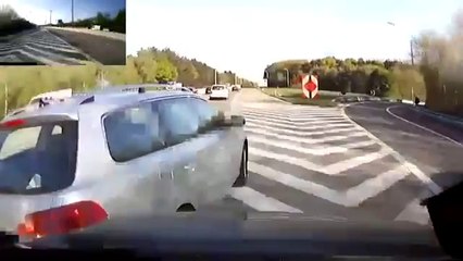 Stupid Driver Gets What He Deserves