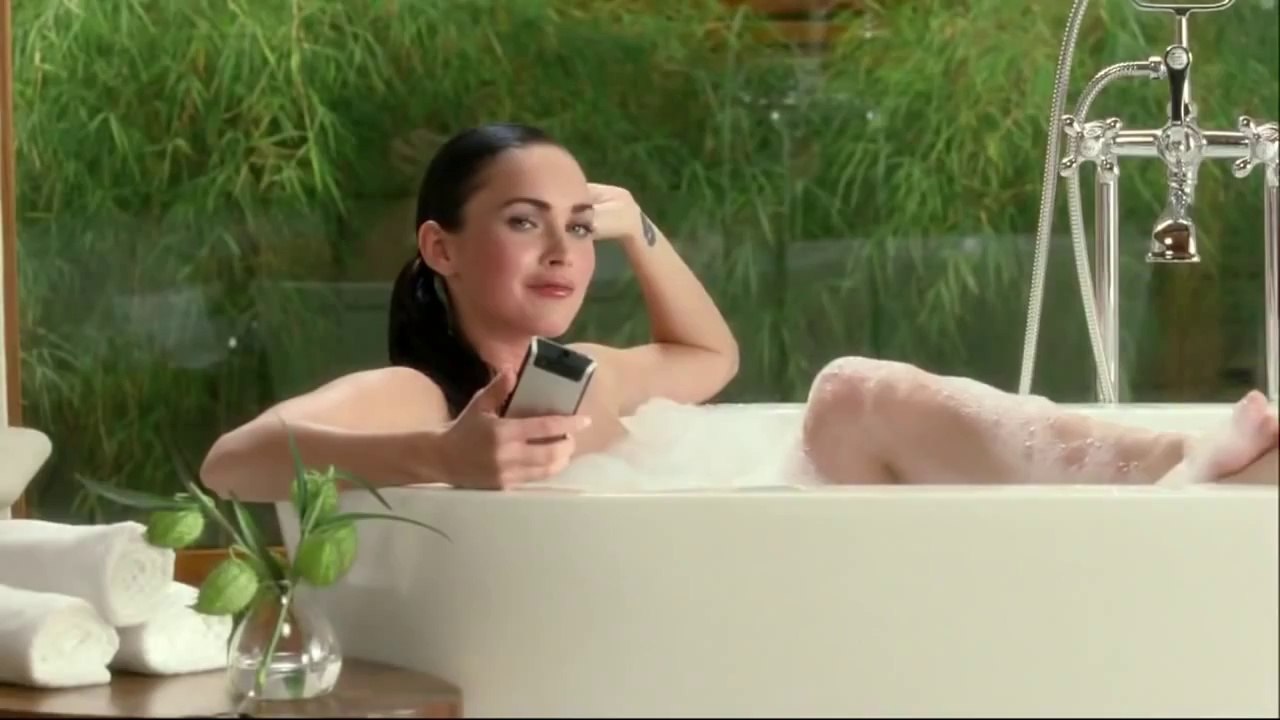 Megan Fox dans son bain