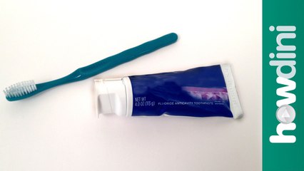 7 Ways to Use Toothpaste: Howdini Hacks