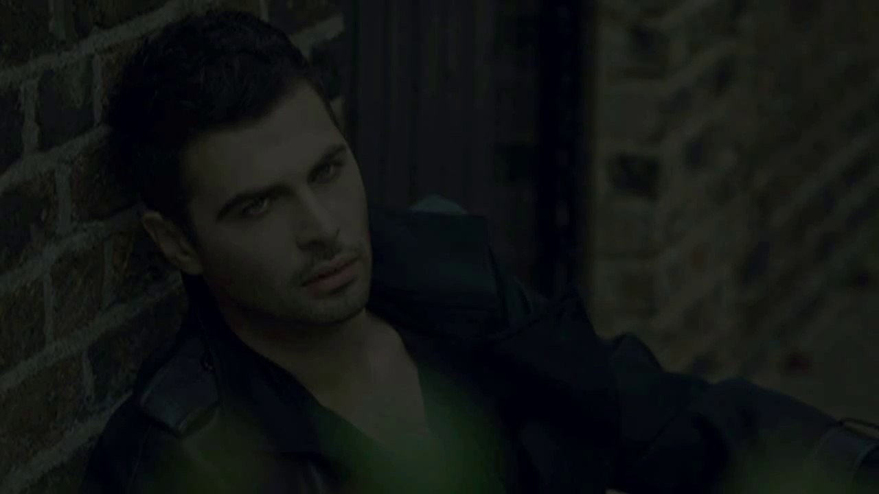 Превод! New 2014! Йоргос Пападопулос - Обичам и Боли ме