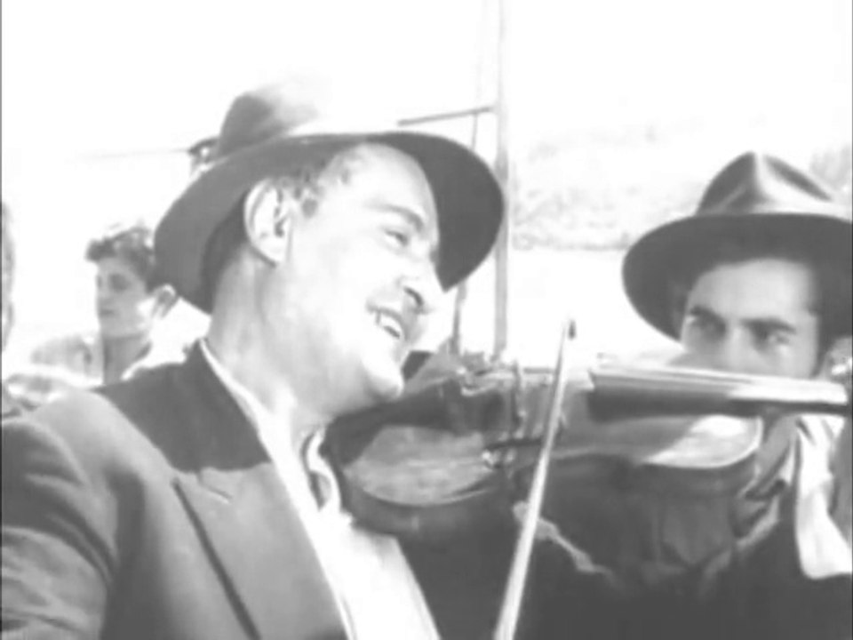 Nazlı Bir Çiçek Gibi - Zeki Müren