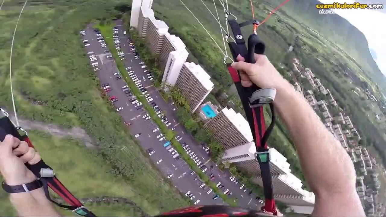 Ha Çarptı Ha Çarpacak Etkili Paraşüt İle Atlama (720p)