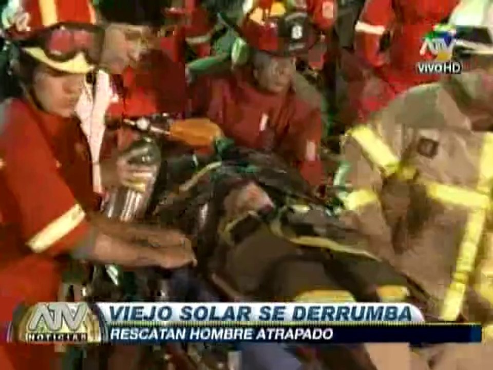 Dos heridos deja derrumbe de una casona en La Victoria