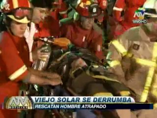 Dos heridos deja derrumbe de una casona en La Victoria