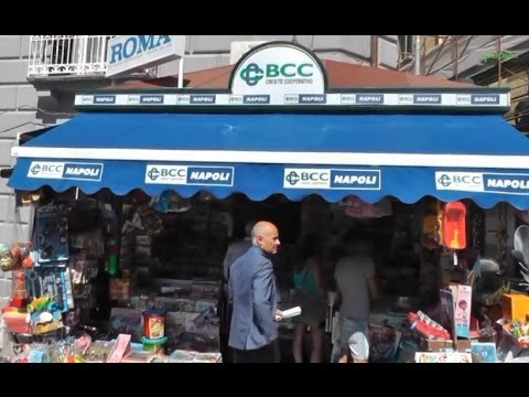Napoli - La Bcc brandizza edicola in Piazza dei Martiri (07.08.14)