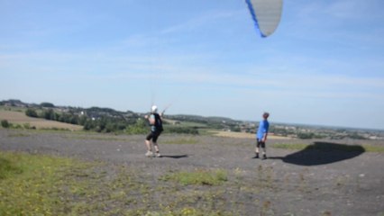 Série Sensation La Province - Parapente sur le terril d'Hornu