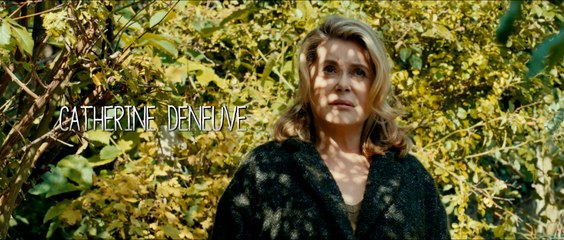 En un patio de París - Tráiler Español HD [1080p]