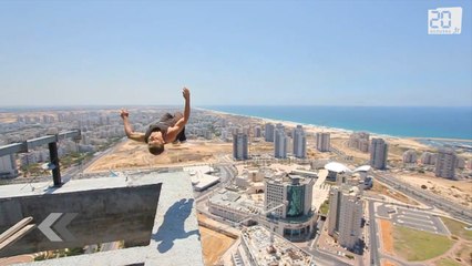 Frôler la mort avec un «back flip» en haut d'un building