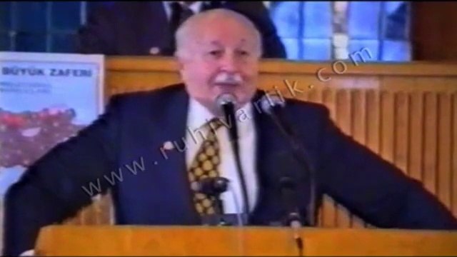 Erbakan - Şuurlu Müslüman olmak lazım