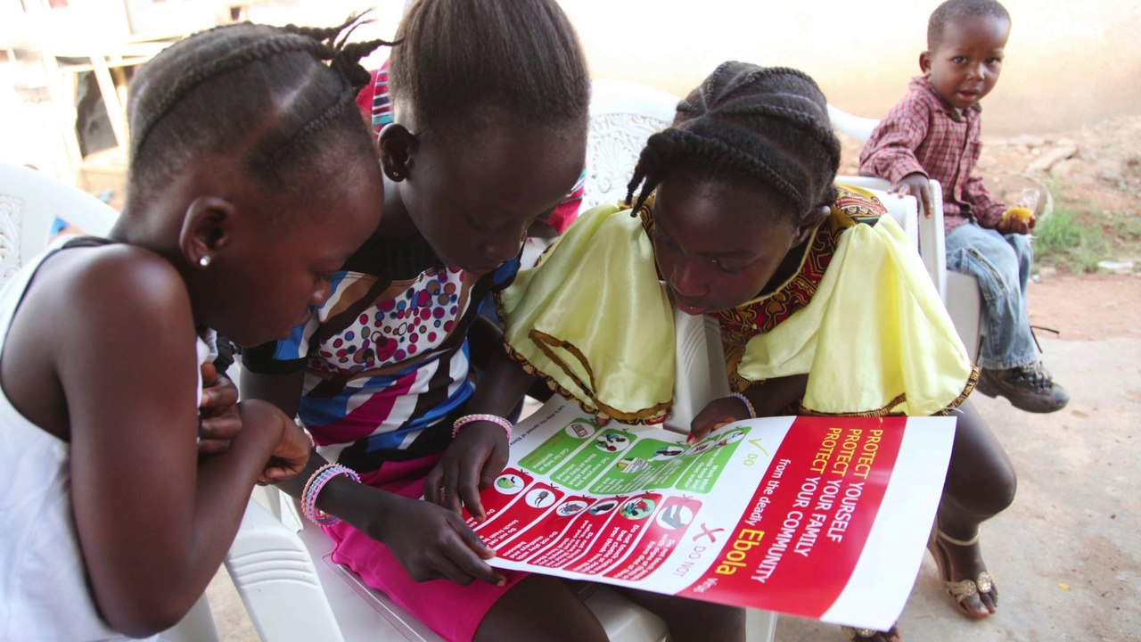 Ebola: "les populations locales ont peur des ce...