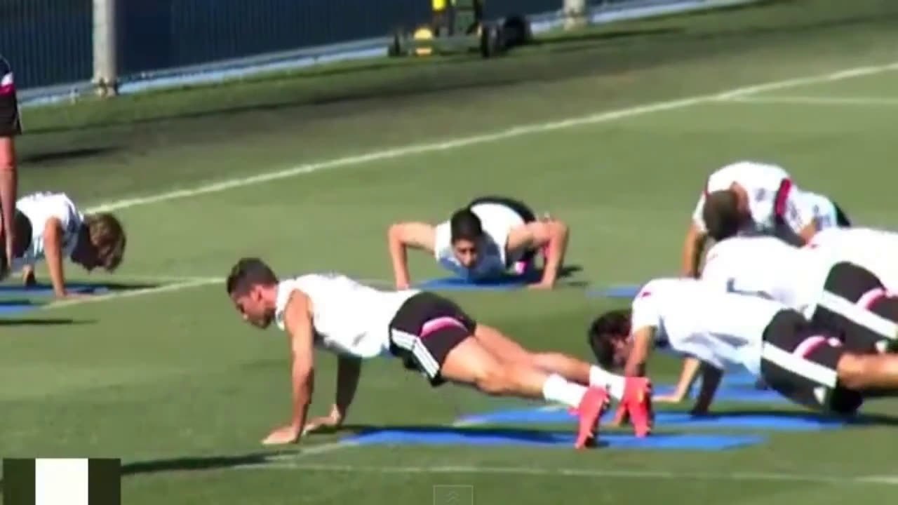 Cristiano Ronaldo Amazing Pushups at Real Madrid Training 2014 HD