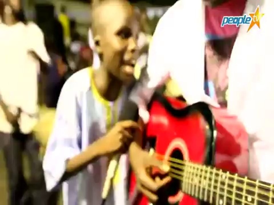 Vidéo: l’enfant qui a une voix d’aldulte. Regardez