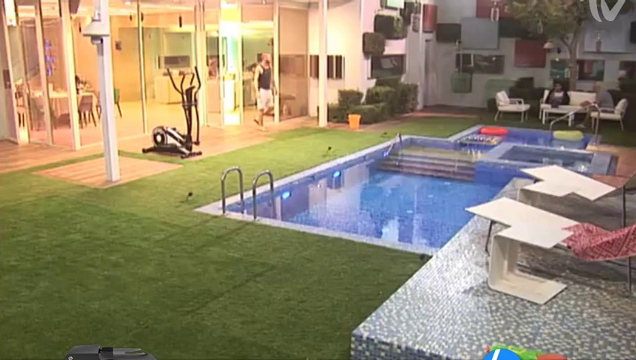 מיקי ולינור מרכלים על אלדד