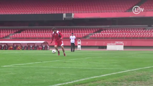 Em treino no Morumbi, Kaká perde gol incrível