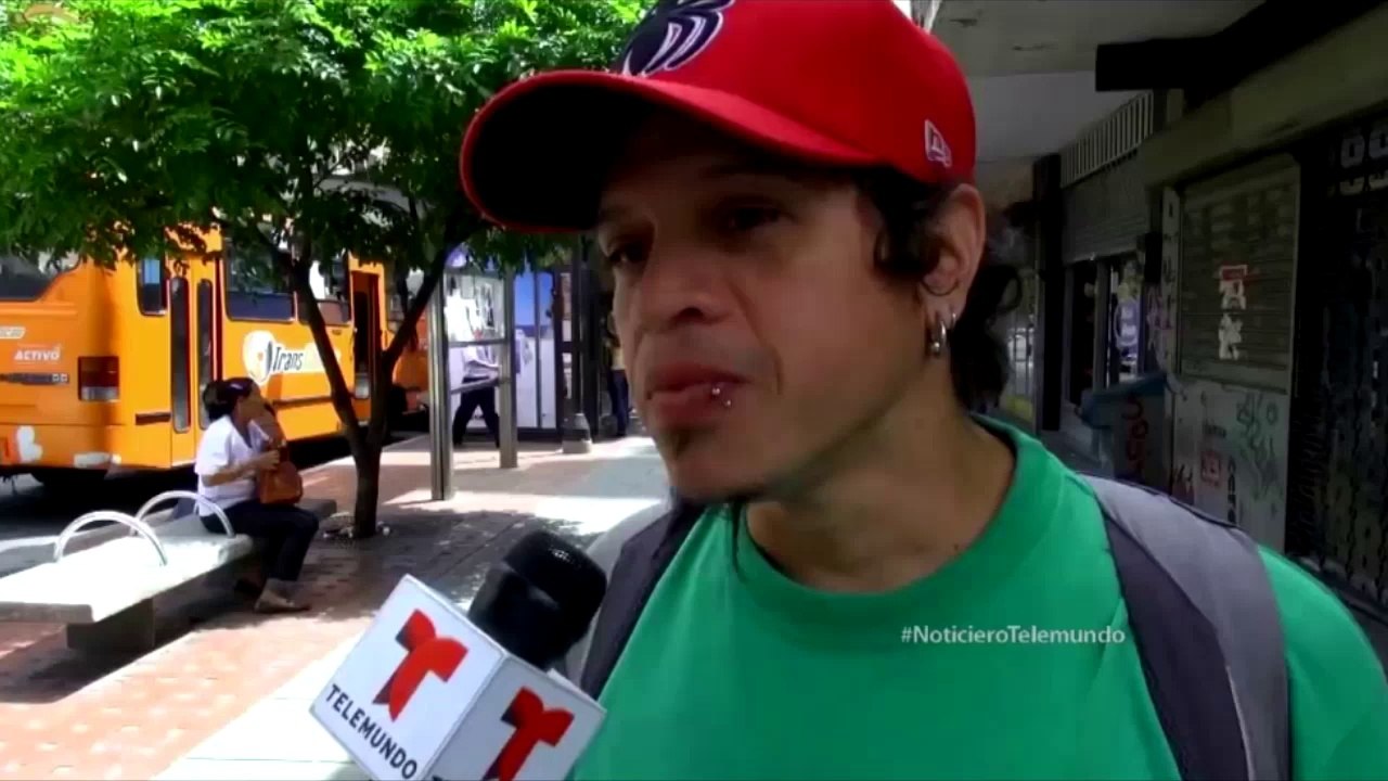 Controversia por periodistas que se desnudan mientras presentan las noticias