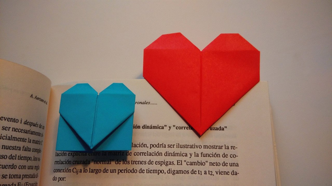 Como hacer un marcapaginas con forma de corazon muy facil