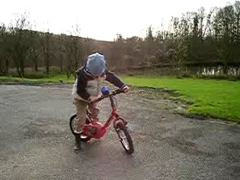 Jules pédale tout seul