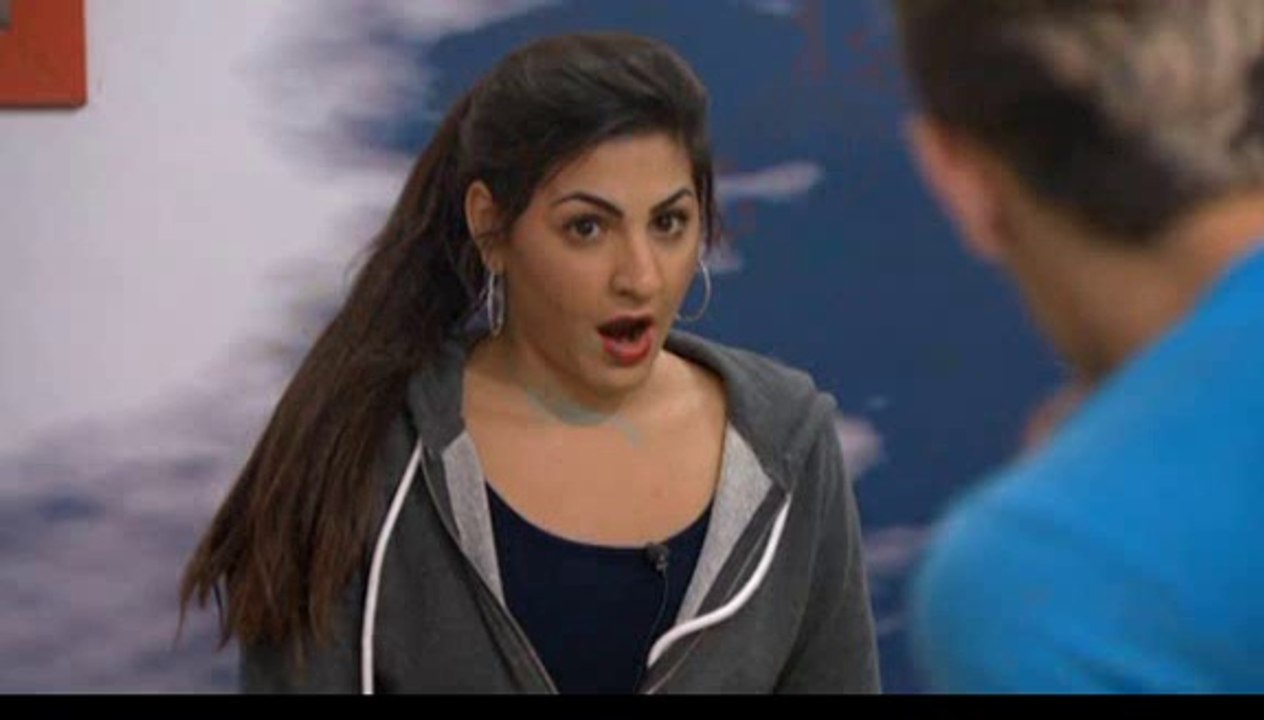 Frankie Tells Victoria, Christine & Nicole About Ariana