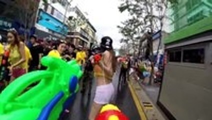 Thousand-person water gun fight in South Korea