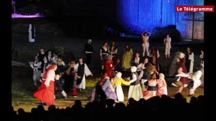 Saint-Gelven (22). Son et lumière à l'abbaye de Bon-Repos