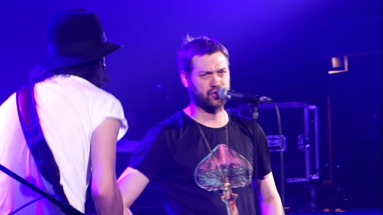 Kasabian - Praise You