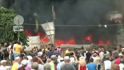 Kiev : les Ukrainiens démontent les barricades du Maïdan