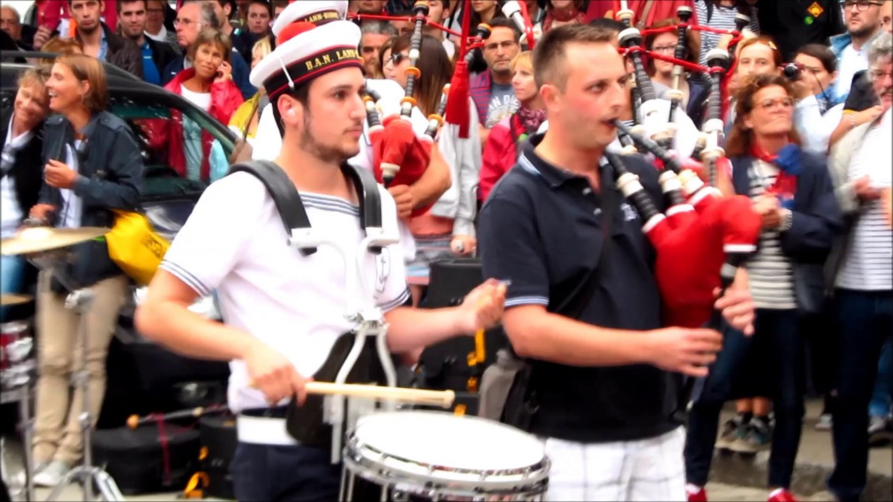 FIL 2014 sam 9 - Bagad de Lann Bihoué - Extrait 3